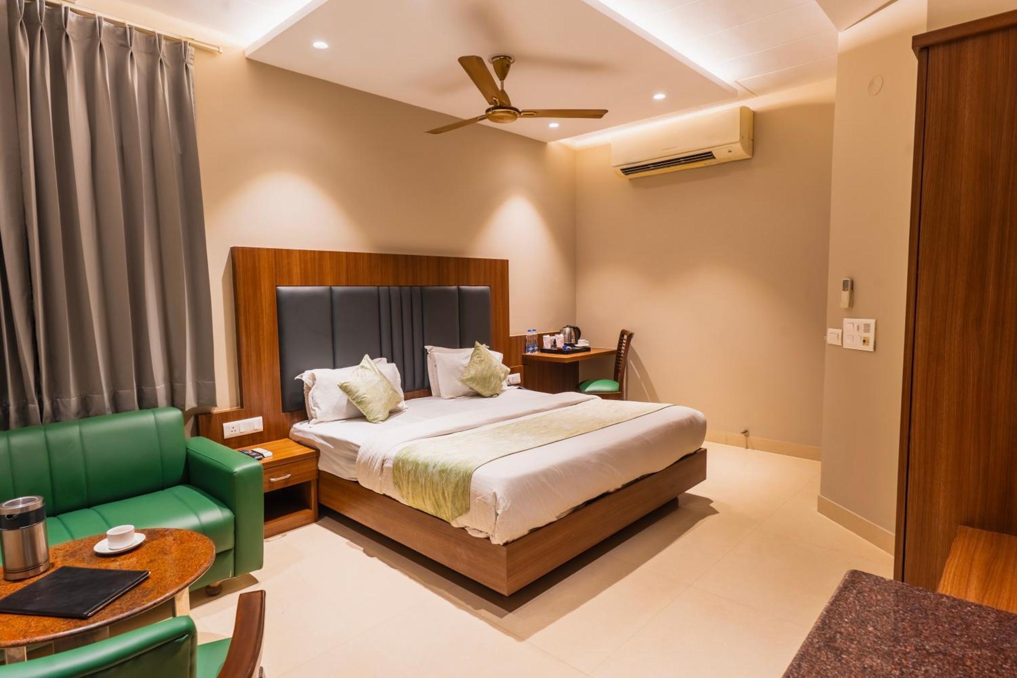 Hotel Amritsar International 2 Min Walk From Amritsar Bus Stand 外观 照片