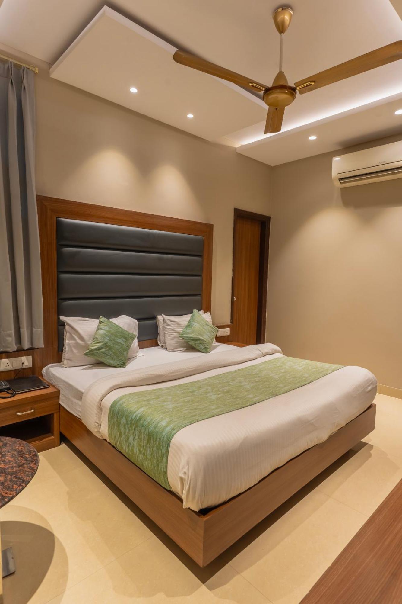 Hotel Amritsar International 2 Min Walk From Amritsar Bus Stand 外观 照片