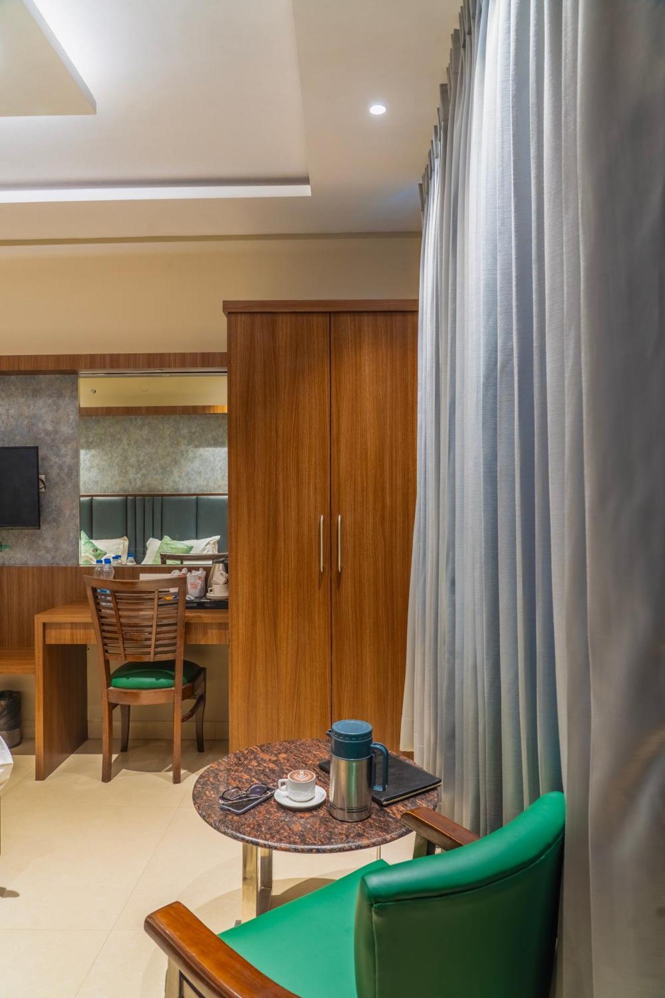 Hotel Amritsar International 2 Min Walk From Amritsar Bus Stand 外观 照片