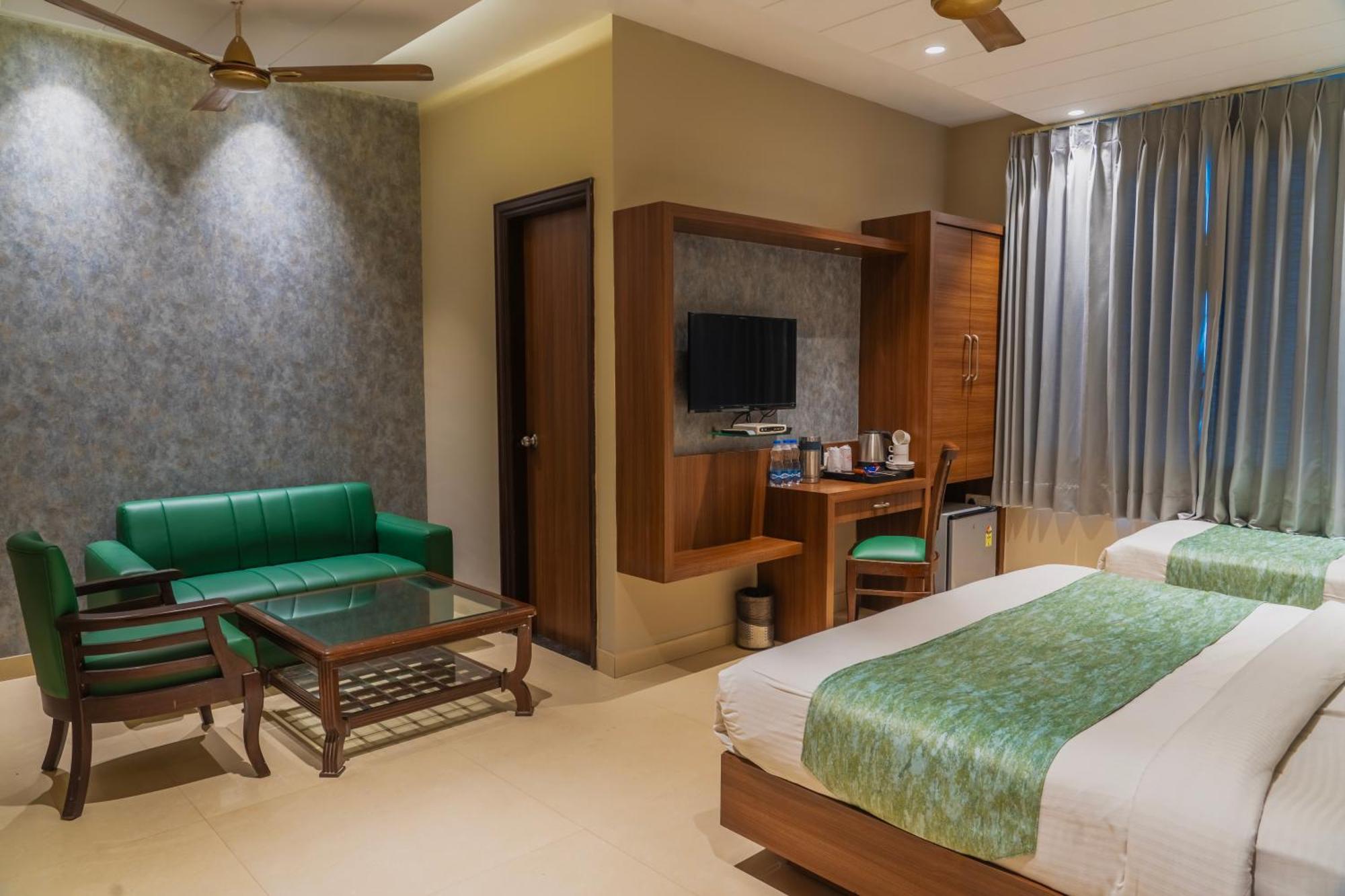 Hotel Amritsar International 2 Min Walk From Amritsar Bus Stand 外观 照片